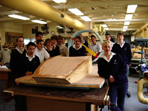 Wantirna College Students DiscoverHover Hovercraft